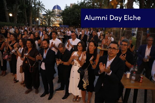 Más de 400 #AlumniCEU se reúnen en Elche.💙
El pasado viernes 25 de septiembre tuvo lugar el Alumni Day de la @uchceu_universidad en Elche, donde antiguos alumnos de distintas promociones y titulaciones se reencontraron en el Hort del Xocolater junto a profesores, antiguos docentes y miembros del PAS y PDI. Una noche para compartir experiencias, recordar anécdotas y conectar con nuevos alumni.
El encuentro contó con la bienvenida de nuestro #AlumniCEU y vicerrector del CEU en Elche, Álvaro Antón, la intervención de Paco Sánchez, gerente de la CEU UCH, y el cierre del rector, Higinio Marín. También participaron Javier Montañez, vicerrector de Estudiantes y Vida Universitaria y Esmeralda Martínez responsable del servicio Alumni CEU en la @uchceu_universidad.
Esta cita reflejó el objetivo principal de CEU Alumni: mantener una comunidad que continúa más allá de la graduación, creando espacios para volver a su casa y seguir conectados.🏠🔗
Muchas gracias a todos los que asististeis y a los que hicisteis posible este encuentro.👏
Nos vemos en el próximo🔜